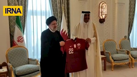 اهدا پیراهن تیم ملی فوتبال قطر به آفای رئیسی