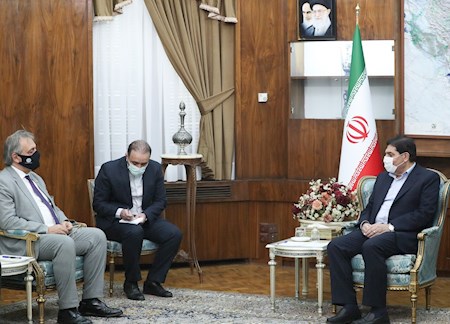 انتقاد مخبر از رفتارهای دوگانه کشورهای غربی