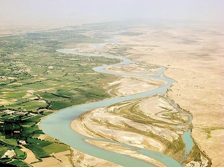 بازی سیاسی با هیرمند معنی ندارد