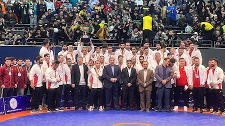 غیبت مربی تیم قهرمان در مراسم اهدا جام