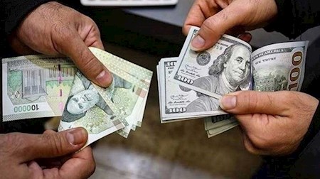 کاهش قیمت ارز در مرکز مبادله در آخرین جمعه سال