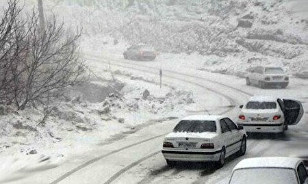 بارش برف و باران و مه‌گرفتگی در محور‌های ۱۳ استان