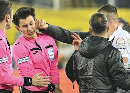 سه سال زندان برای مشت زدن به داور