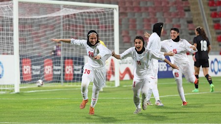 دختران ده هشتادی کولاک کردند
