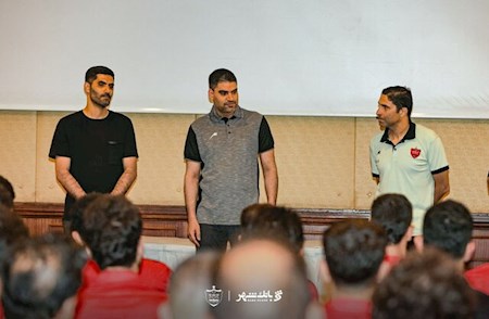 غیبت معنی دار پیراونی در عکس های پرسپولیس