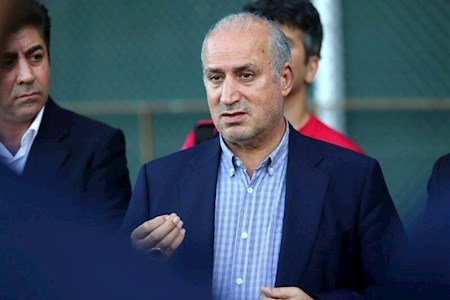 منت گذاشتن تاج سر فوتبال ایران