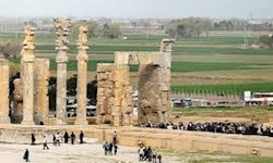 رفع مشکل آب شرب تخت جمشید