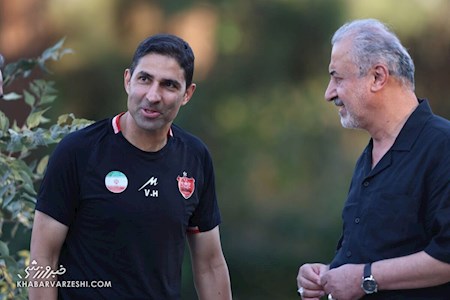 کارت زرد پرسپولیس به وحید هاشمیان