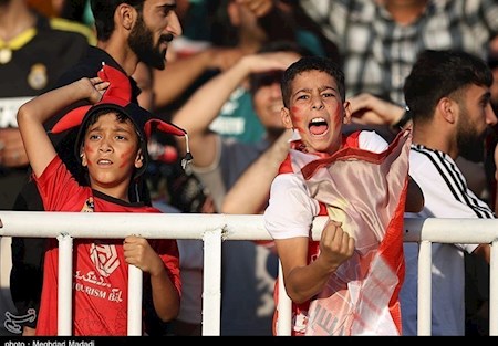هواداران خشمگین مسیر اتوبوس پرسپولیس را بستند