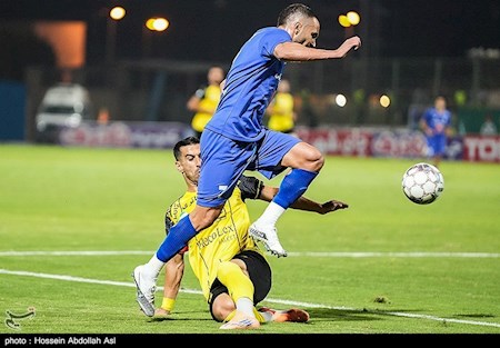 مصاف استقلال با فجرسپاسی در شیراز