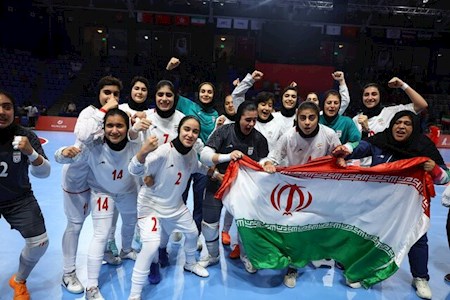 عبور دختران فوتسال از دیوار چین