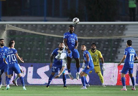 نازون مغضوب سرمربی استقلال