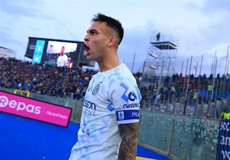 اینتر صدرنشین سری آ ایتالیا شد