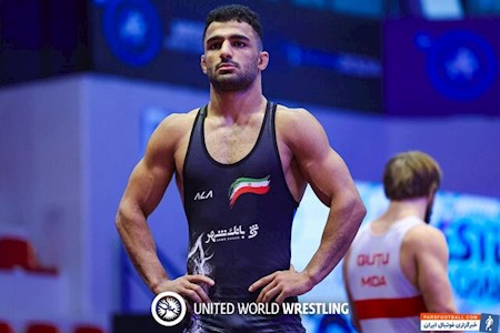 مدال خوشرنگ طلا برگردن فرنگی کار ایران