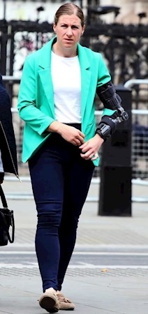 کلاهبرداری دختر سوارکار از ارتش انگلیس