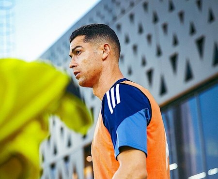 رونالدو مقابل الفتح بازی می کند