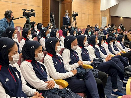 بانوان فوتبال ایران بدرقه شدند