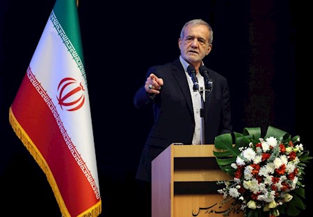 دشمن در پی اختلاف مردم با مسئولان است