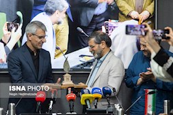 اهدا نشان ادبی به سخنگوی امور خارجه