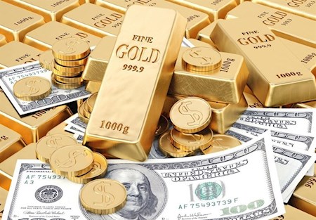 سیر نزولی قیمت دلار و سکه و طلا