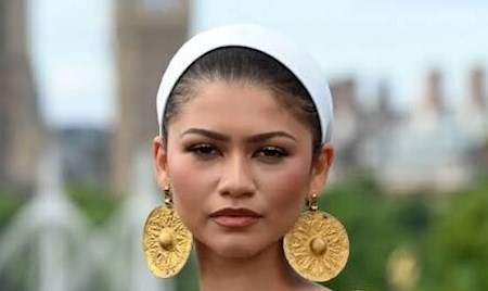 اعتراض ها به استفاده از گوشواره های ایرانی