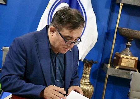 سرپرست استقلال دست به نامه شد