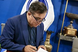 سرپرست استقلال دست به نامه شد