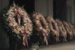 رقابت با اهدا دسته گل تسلیت