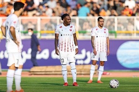 صدرجدول لیگ برتر سرخ تر شد