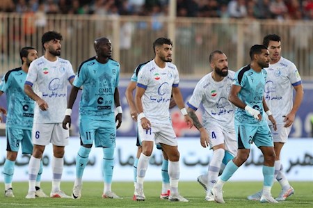 دست استقلال به صدر جدول نرسید